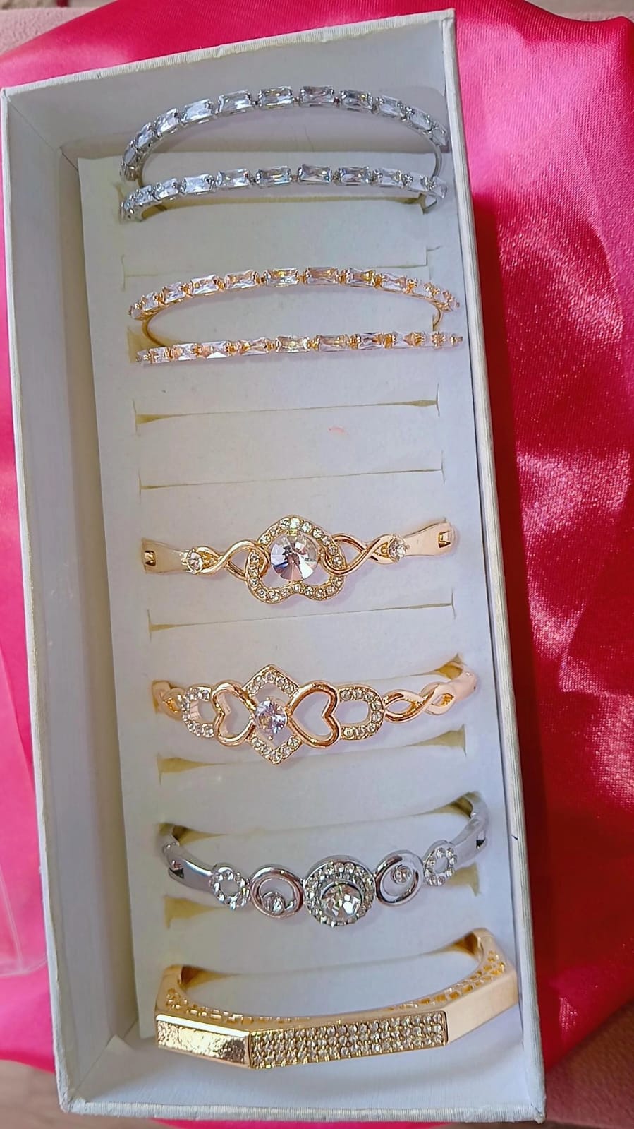 Conjunto Com Pulseiras